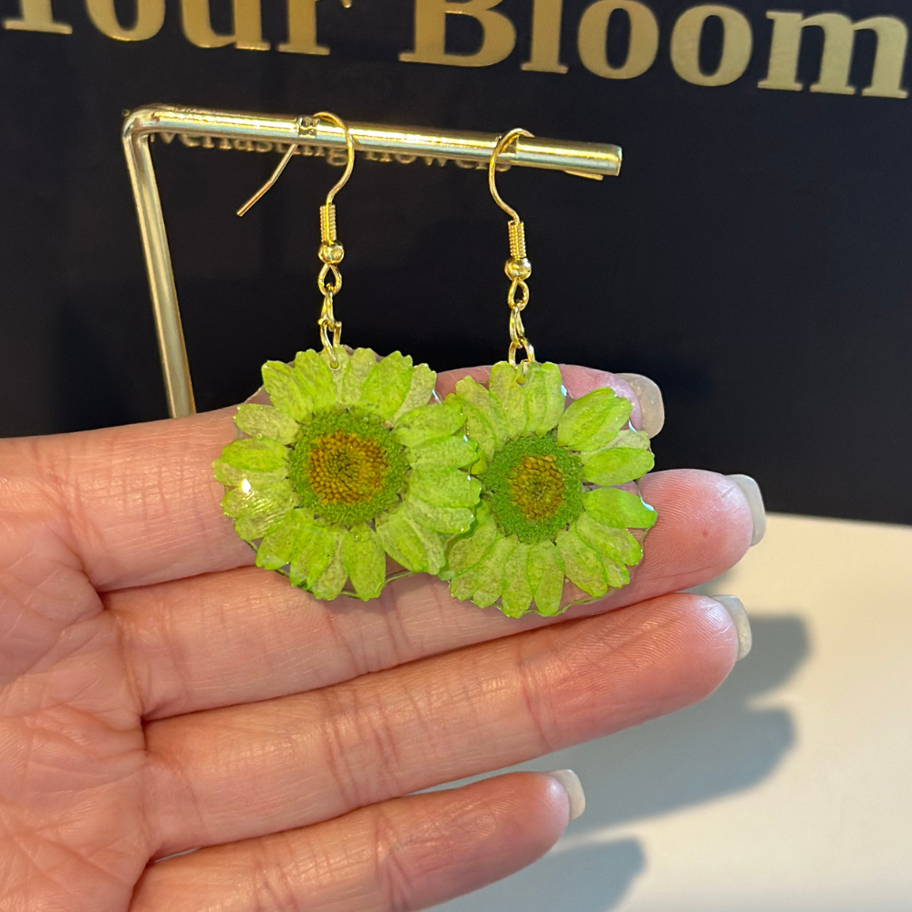 Handmade Resin Dried Flower Earrings - Green