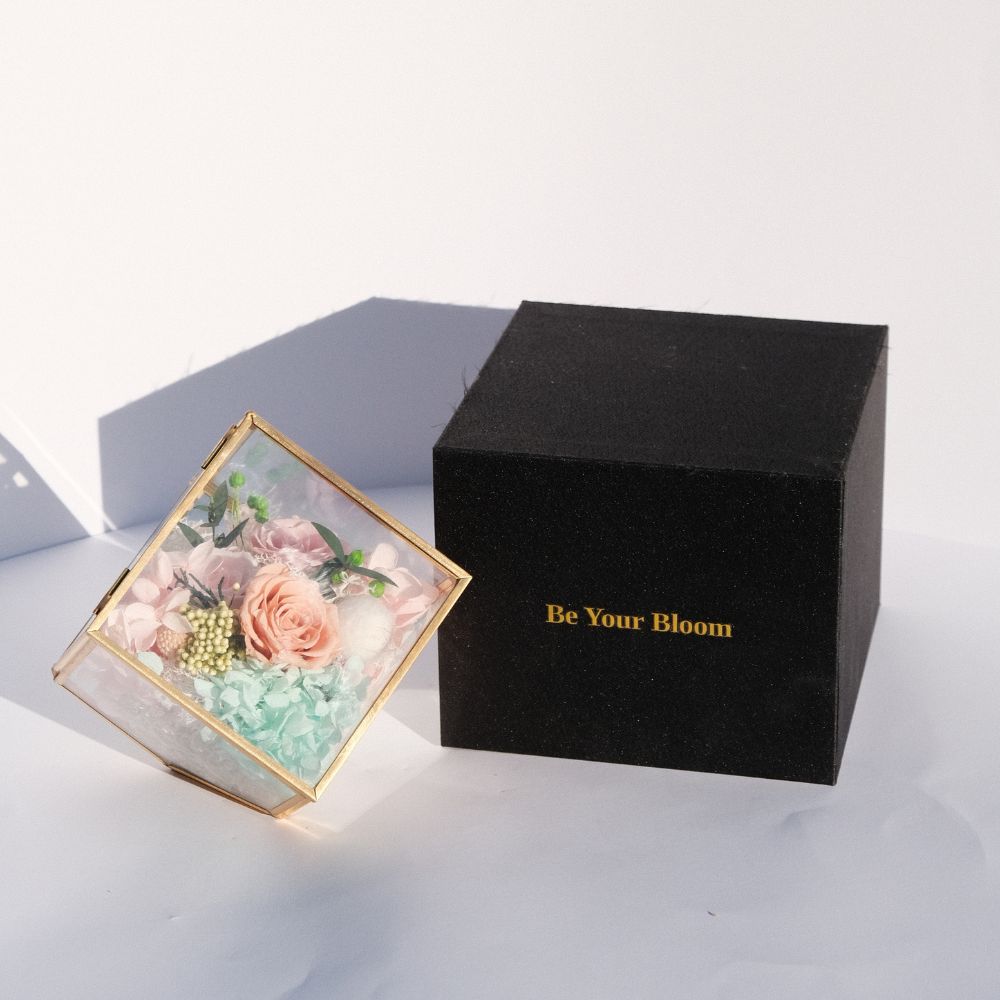 Polygonal Everlasting Flower Glass Box