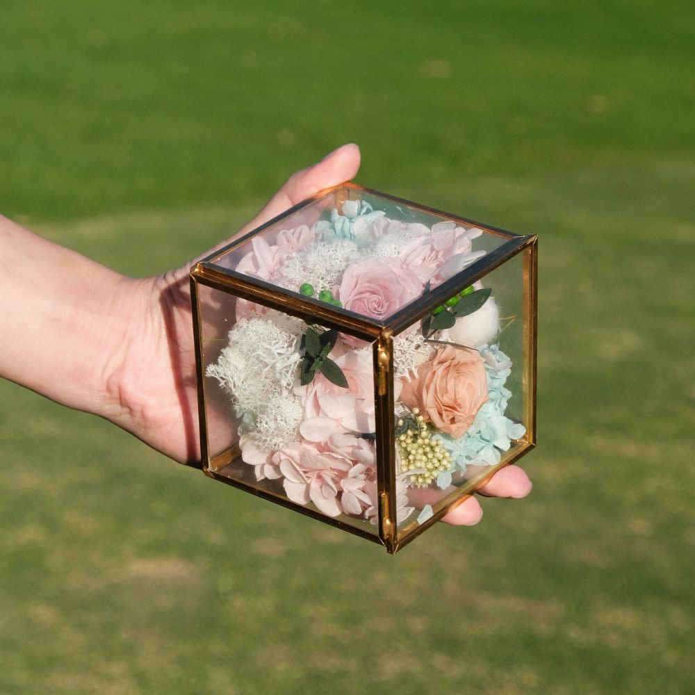 Polygonal Everlasting Flower Glass Box