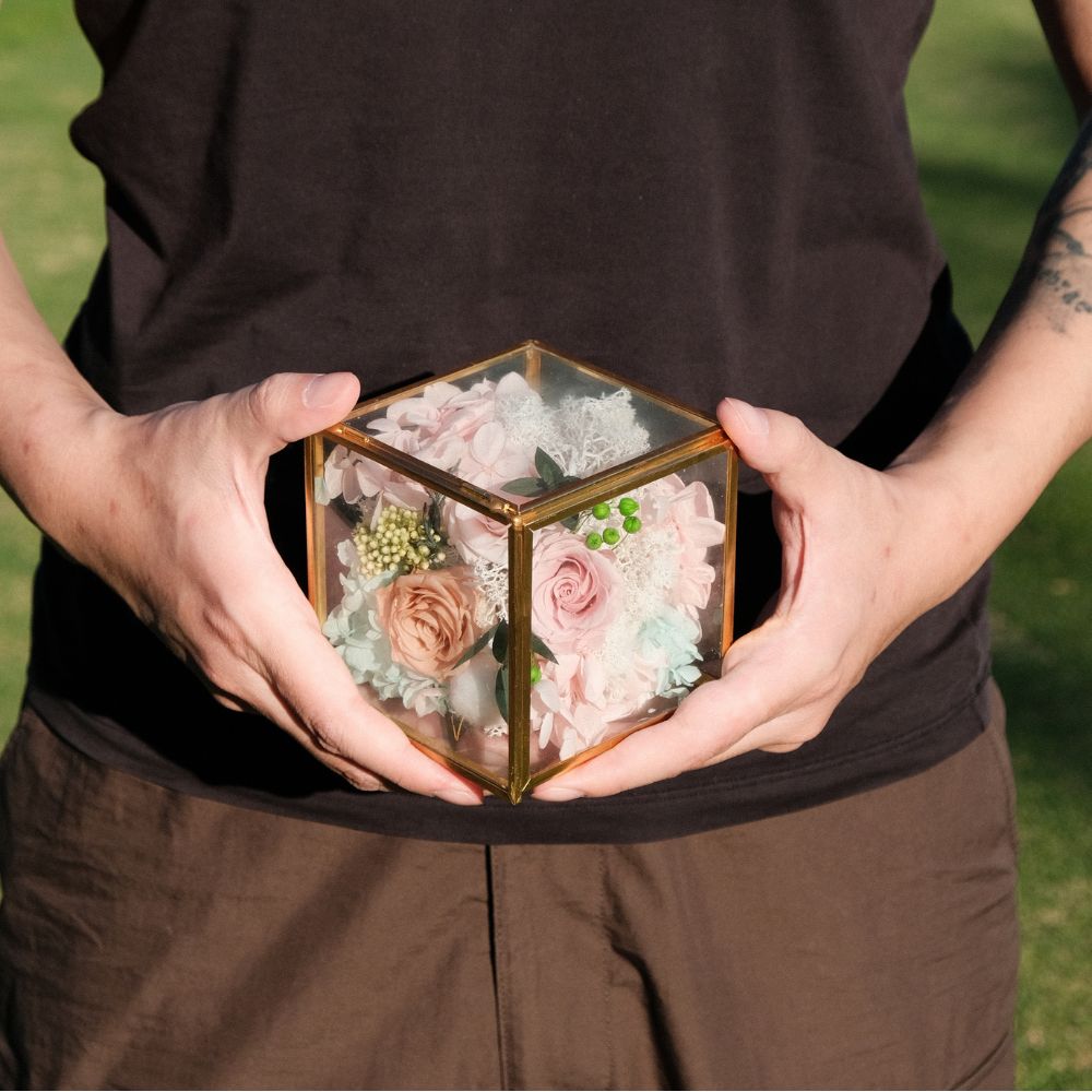 Polygonal Everlasting Flower Glass Box
